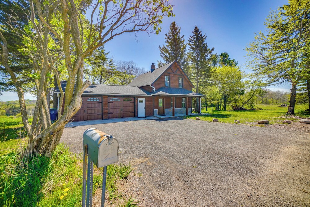 3 Mi to Lake Michigan: Charming Kewaunee Hideaway