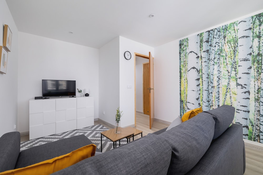 Studio With Desk in Katowice by Renters