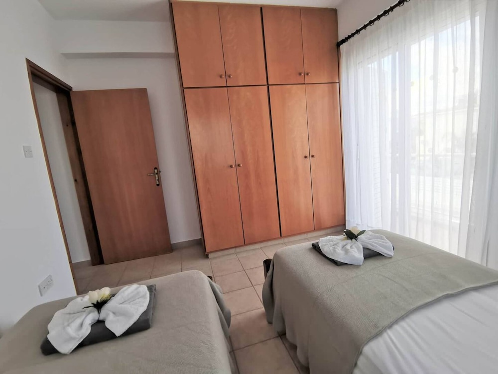 Sobella Villa - 3 Bedroom Villa With 10 x 4 Pool