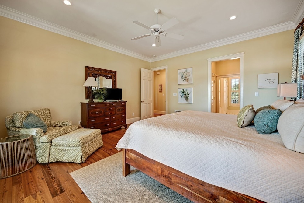 Secluded Creekfront Home 5 Bedroom Home by Peace Vacations
