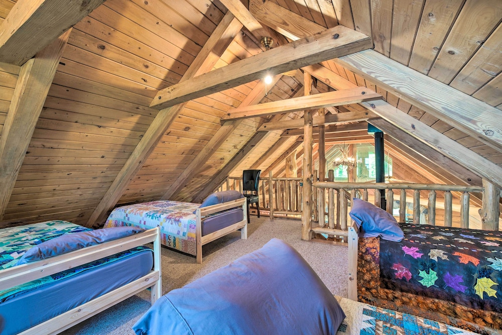 Rustic Woodville Getaway With Pool & Guest House view 4