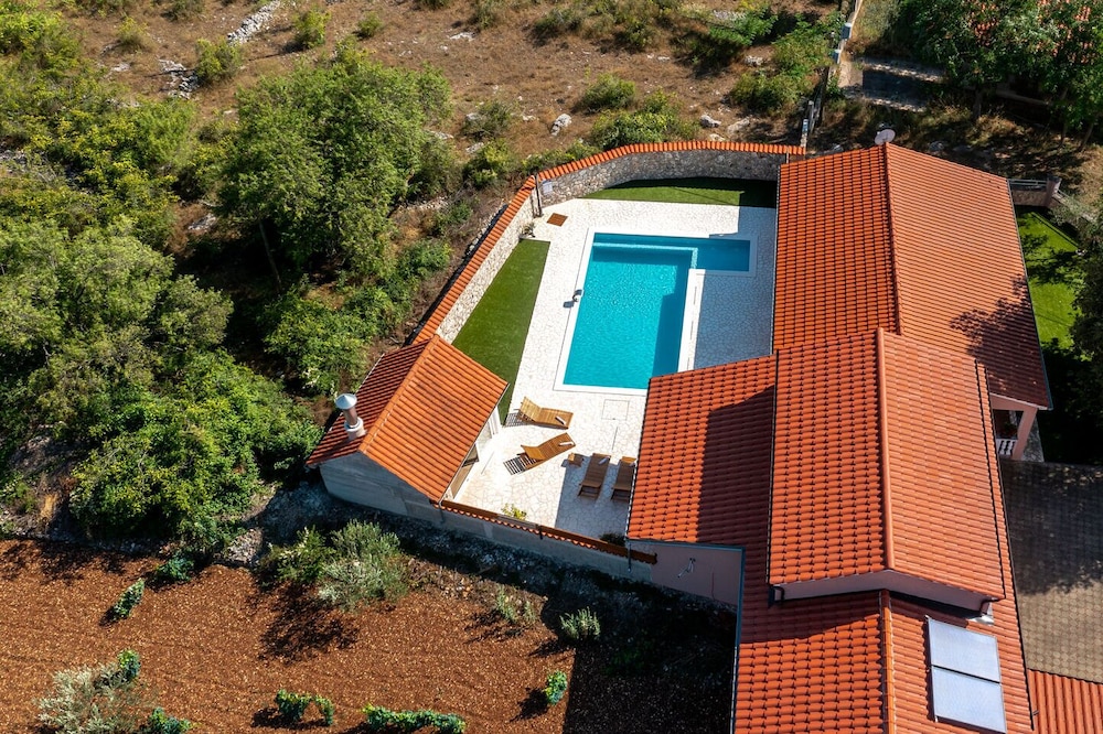 Villa Nika