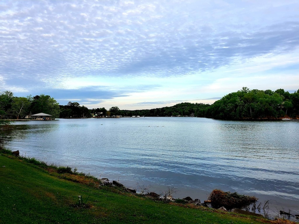 Lakeside Retreat On Neely Henry Lake 1 Bedroom Villa by RedAwning - Property Image 6