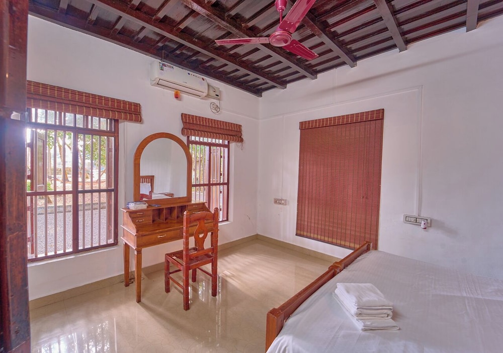 Cotelac Heritage Lake Resort Alleppey