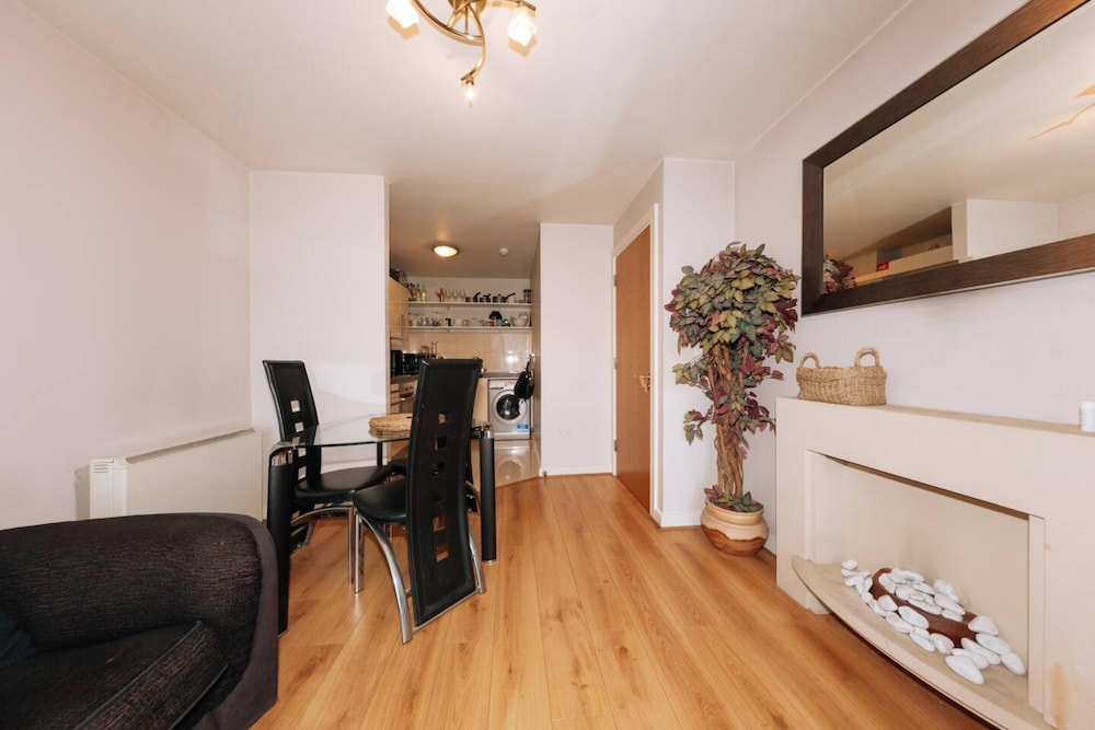 Chic & Radiant 1BD Flat Near Dublin City Centre!