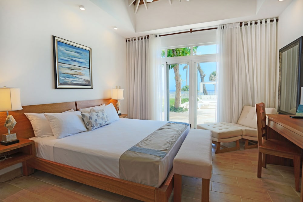 Ocean Front Villa Deluxe 4 Bedroom view 2
