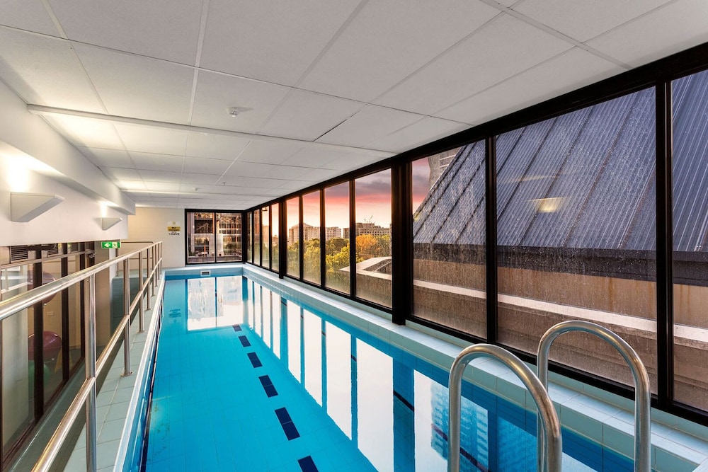 A Spacious 2BR Apt Near Melbourne Central