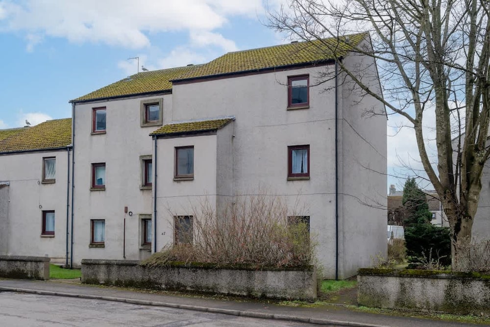 1 Bed-ground Floor-free Parking