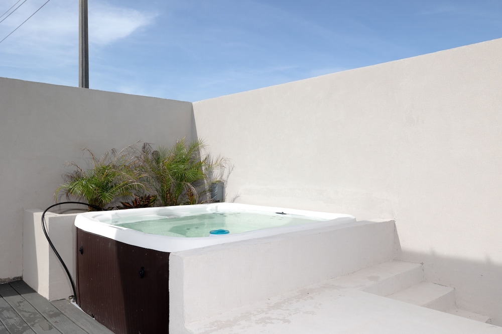 Nomad House At The Shores 3 Bedroom Home