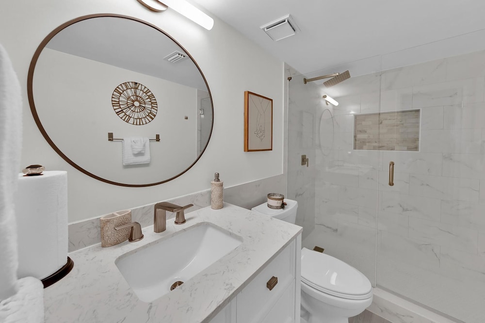 Dolphin Point #401c