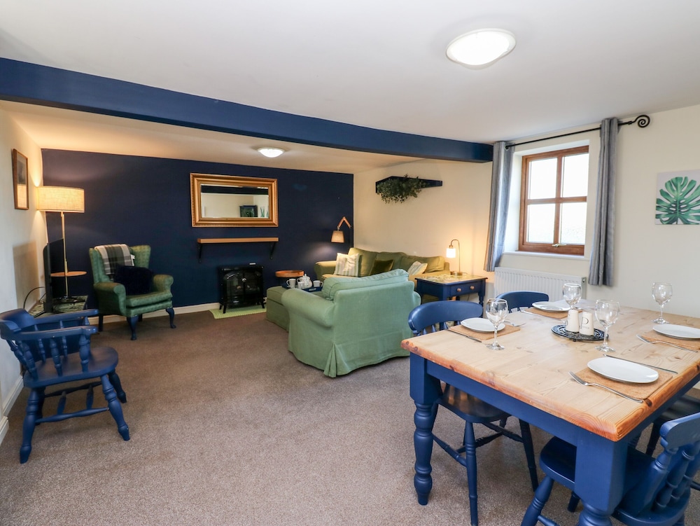 Ivy Cottage view 4