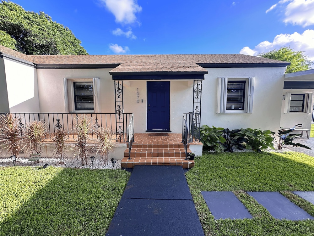 Charming House with Free Parking
