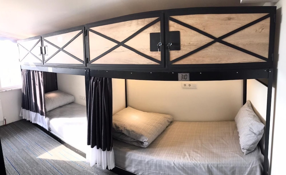 musk hostel