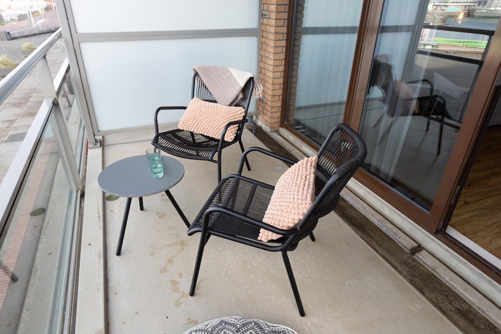 Apartment in Den Haag With Balcony