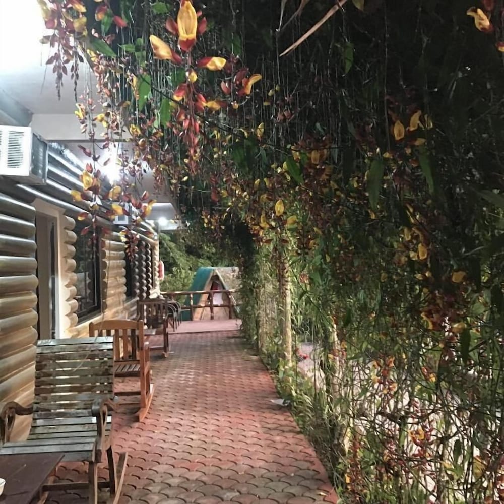 Eljoy's Forest Resort