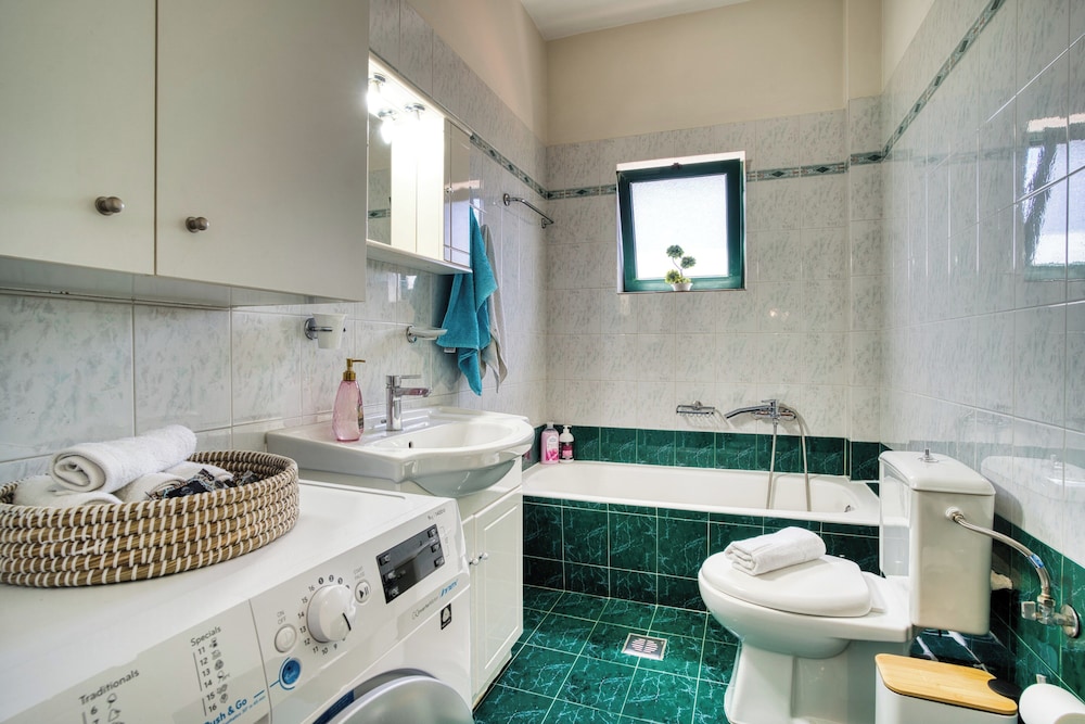 Marilizas Spacious Maisonette