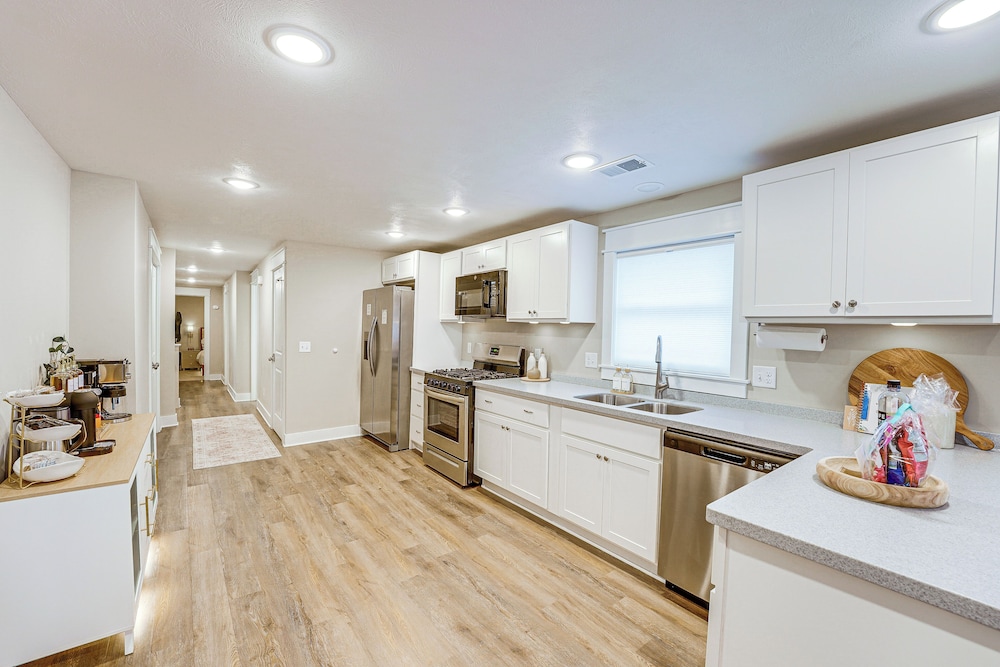 Serene & Updated Escape: 1 Mi to Heritage Landing