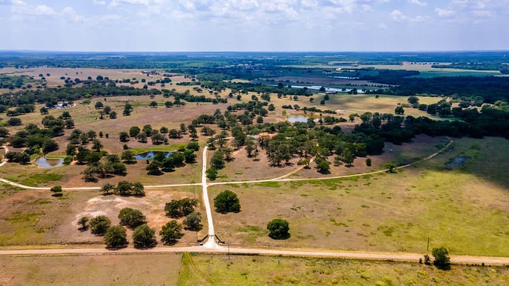 Spacious 90-acre Ranch Ideal for Families Reunions Events Sleeps 13 San Marcos River Access