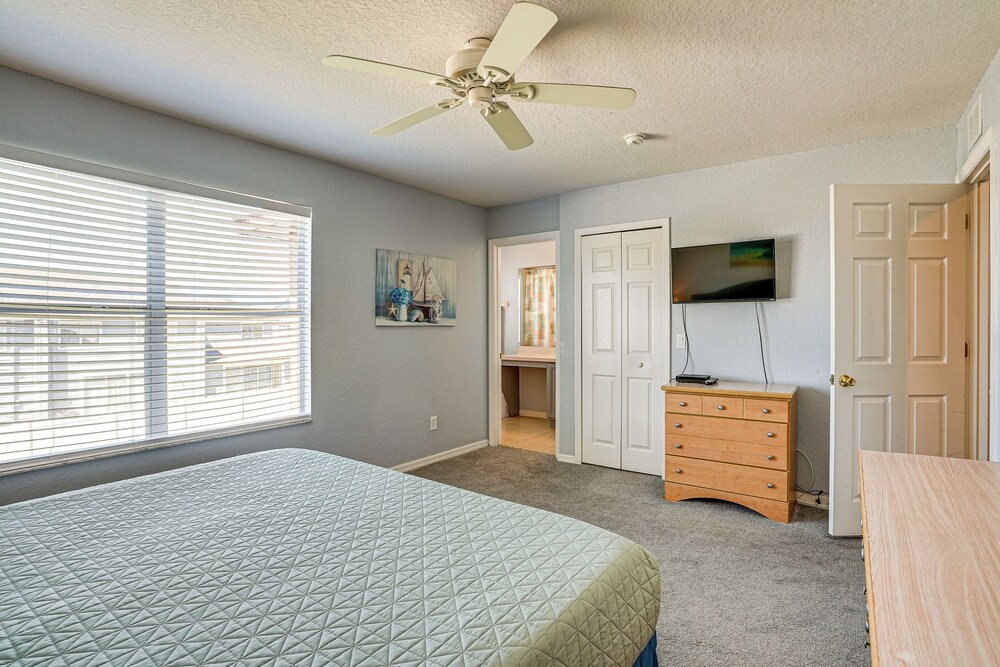 9 Mi to Disney: Spacious Resort Home w/ Lazy River