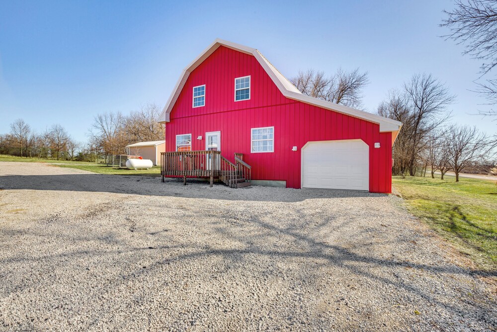 'red Barn Getaway' Chillicothe Countryside Home