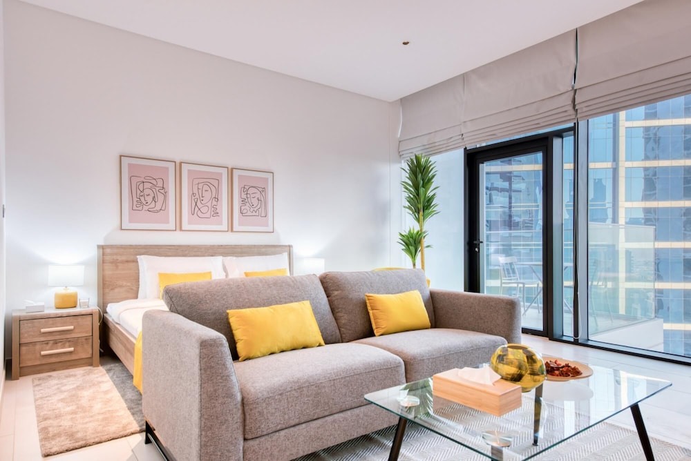 Stylish Studio w Dubai Canal Vw in Business Bay