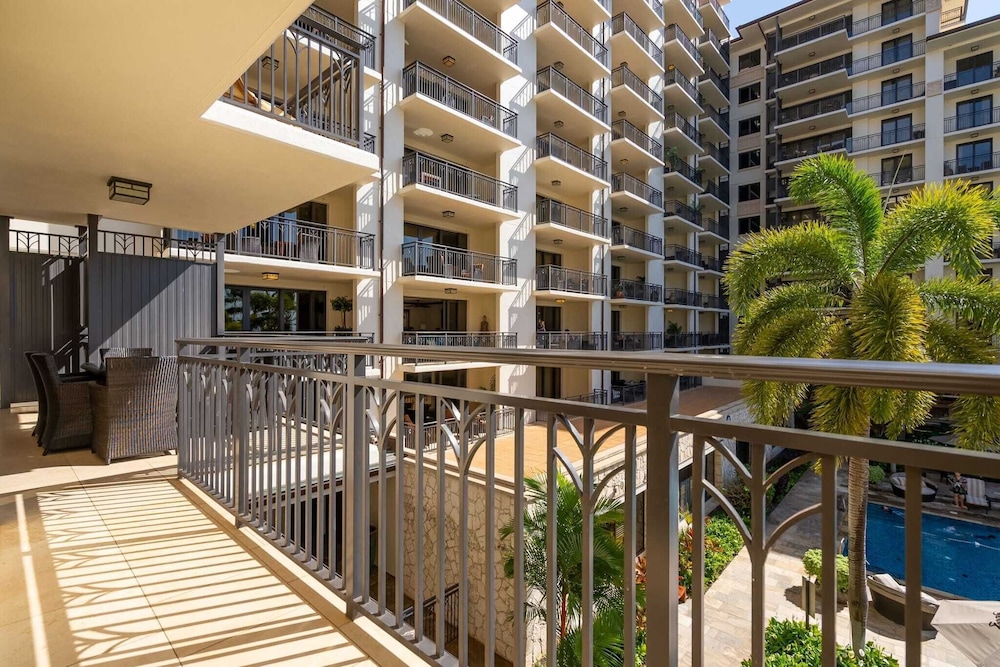 Beachfront Condo at Beach Villas at Ko Olina Hale Hoaloha by Avantstay