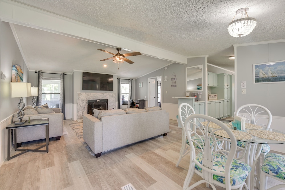 PCB Family Home w/ Sunroom, 1 Mi to Shore!