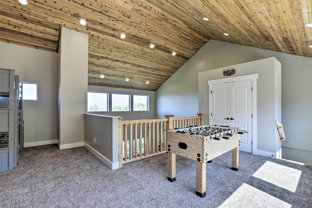 Spacious Resort Cabin in Manti-la Sal Mtns! view 3