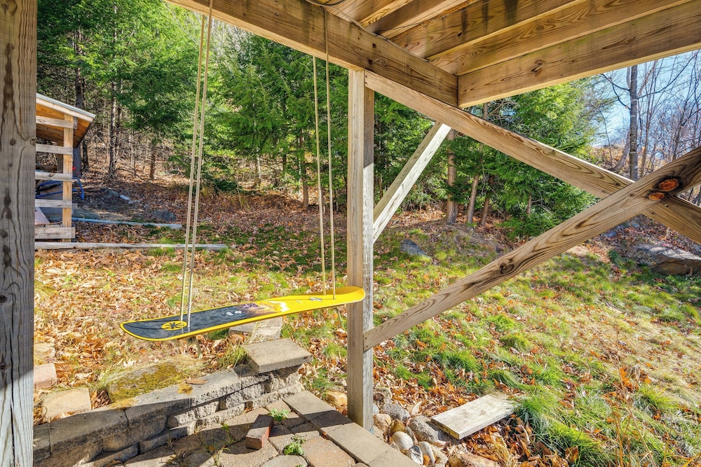 1 Mi to Story Land: Spacious Home w/ Mtn Views!