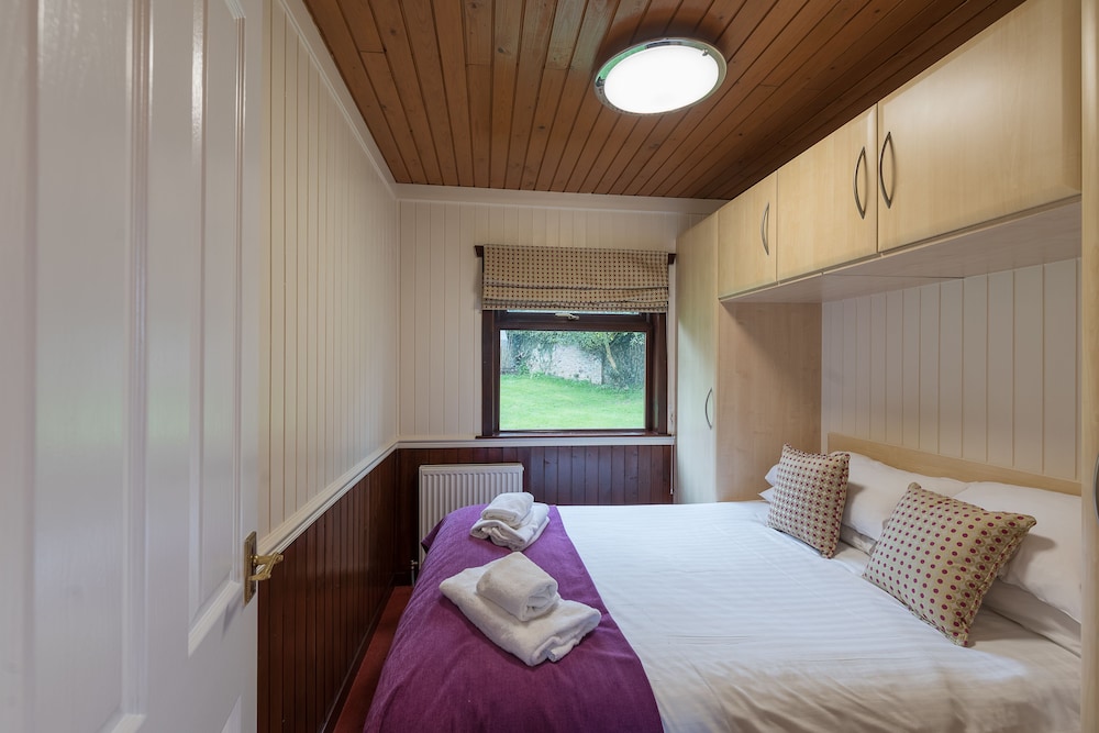Conifer Lodge 25 With Hot Tub, Newton Stewart view 2