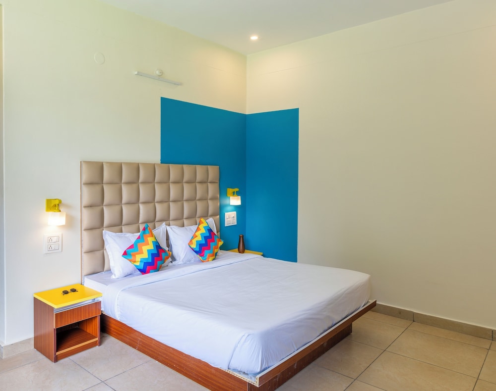 goSTOPS PLUS Kasol Manikaran Road, Bar and Hostel