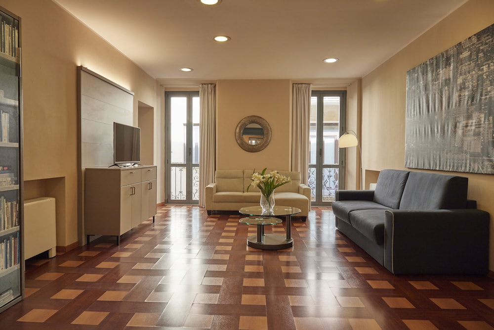 Milan Retreats Duomo