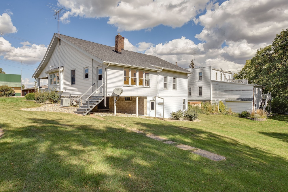 Rural Biggsville Vacation Rental w/ Porch - Property Image 4