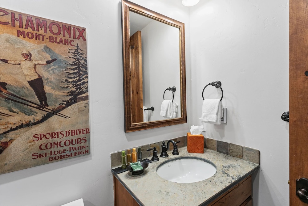 Grand Lodge - 3 Bedroom Deluxe #304 - Ski-in/out 3 Condo