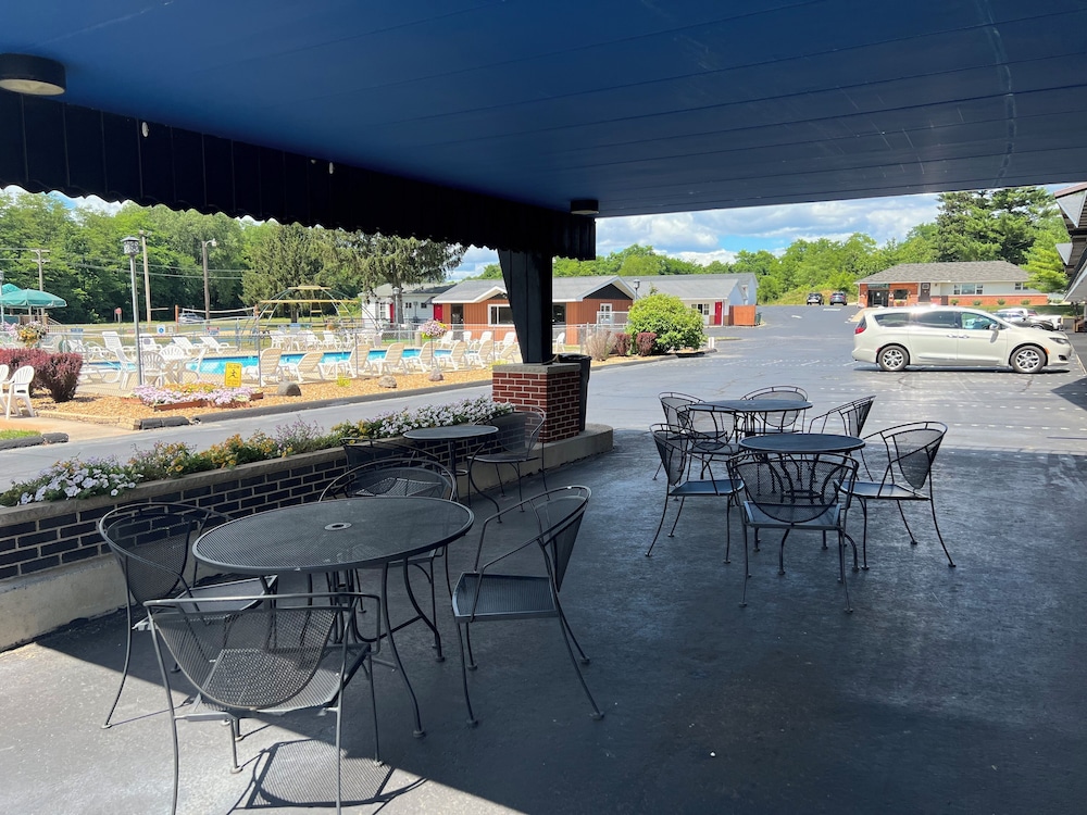 All Star Inn & Suites