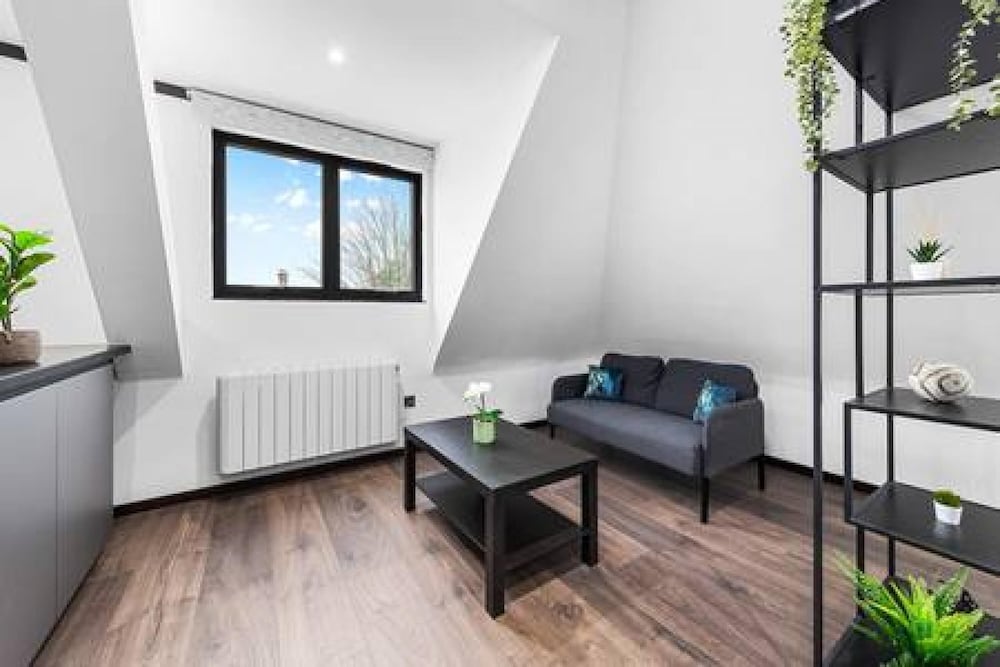 Luxury Spacious 2 Person Suite in North London