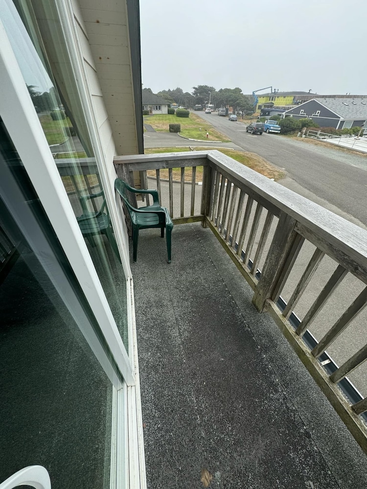 Sunset Oceanfront Lodging