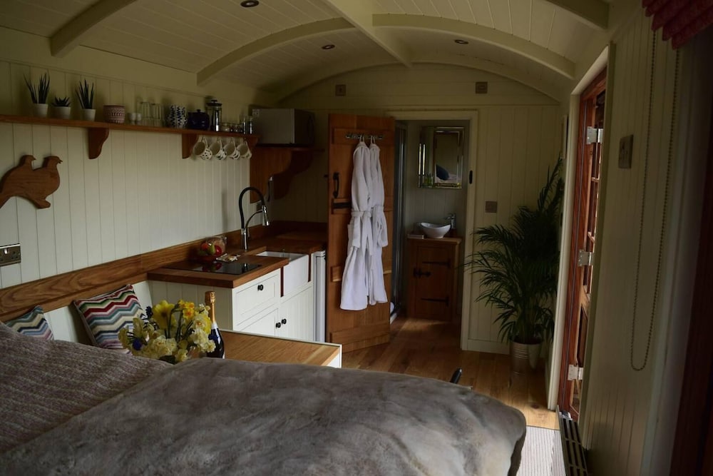 Shephards Hut With Hot Tub in the Cotswolds view 2