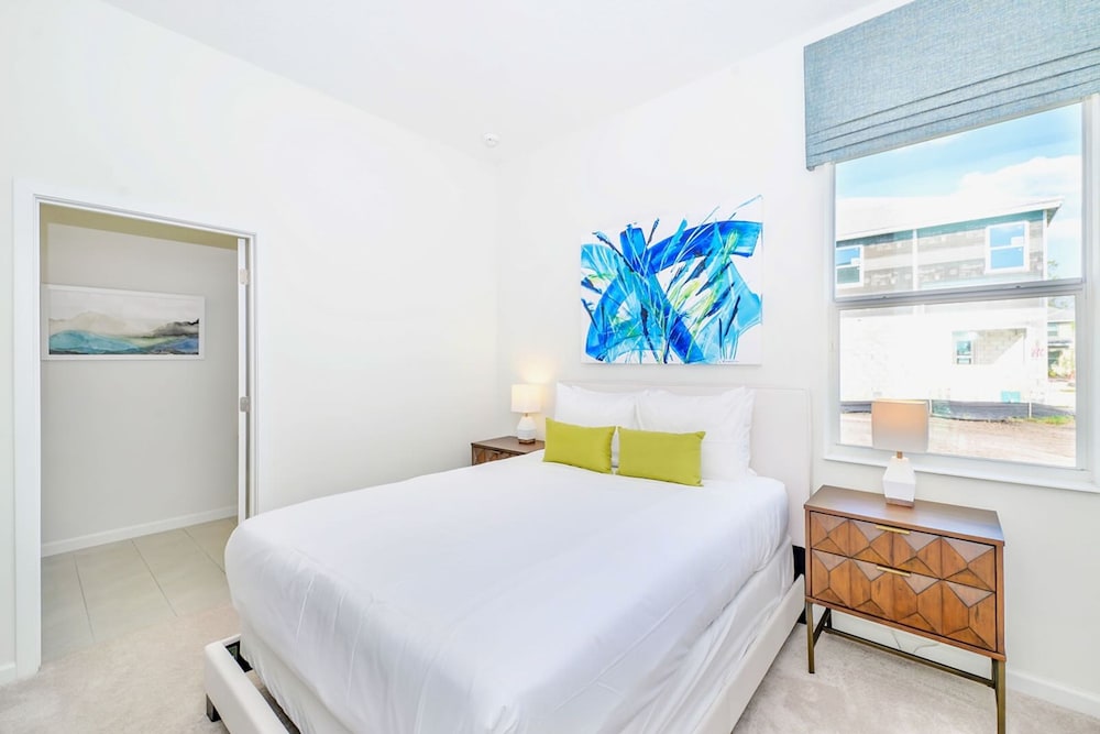 Upstay Mansion w Cinema Games Pool- Sleeps 26