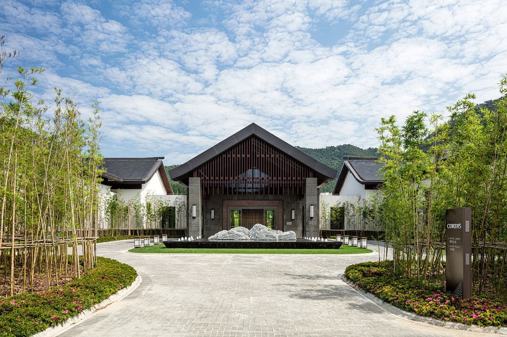 Hotel Sunchase IV Resort by Padre Getaways - Image 1