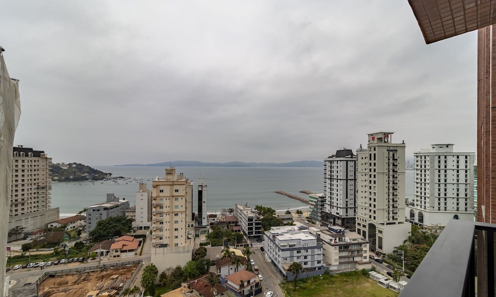 MHF II Apts Variados em Prédio com Vista para o Mar em Itapema