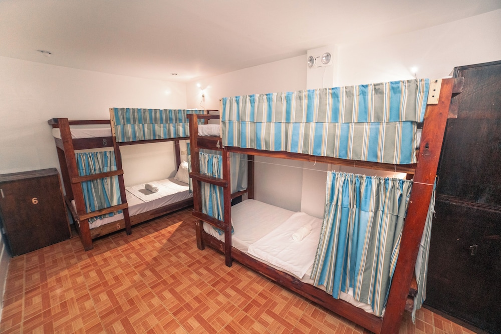 CHILL OUT HOSTEL BORACAY