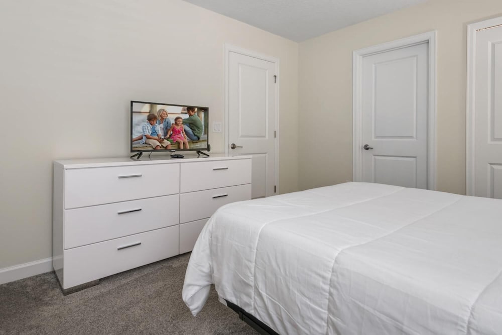 Wonderful Home With Movie Room Near Disney
