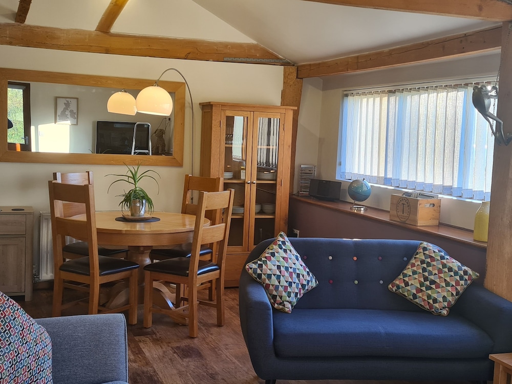 Inviting 2 Bedroom Barn Conversion, Rural Norfolk view 4