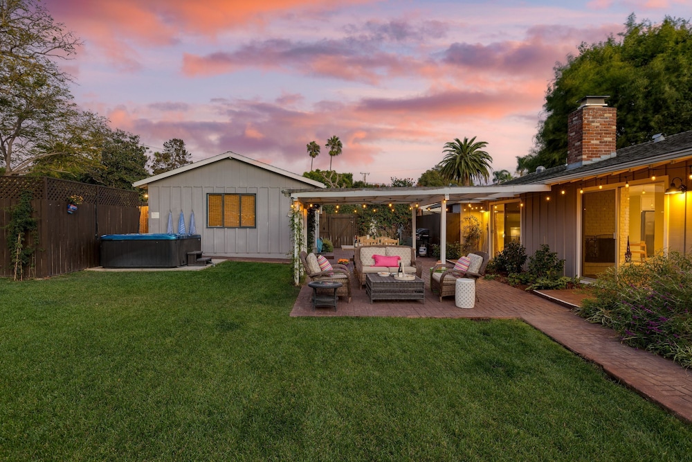 Hummingbird Haven by Avantstay Dog-friendly Near the Beach Huge Yard Hot Tub