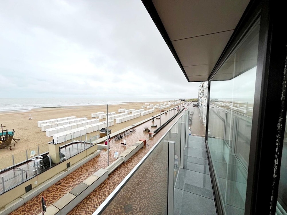 Apartment in Wenduine With Stunning Sea Views