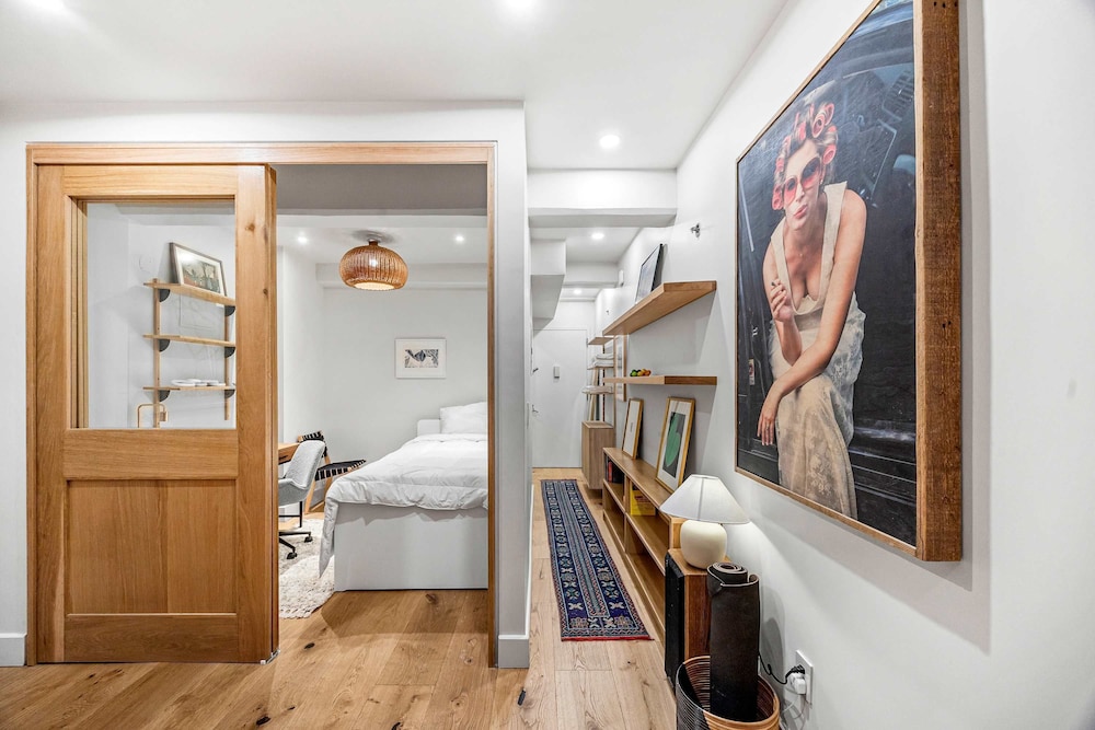 Havemeyer by Rove Travel Duplex Loft w Terrace