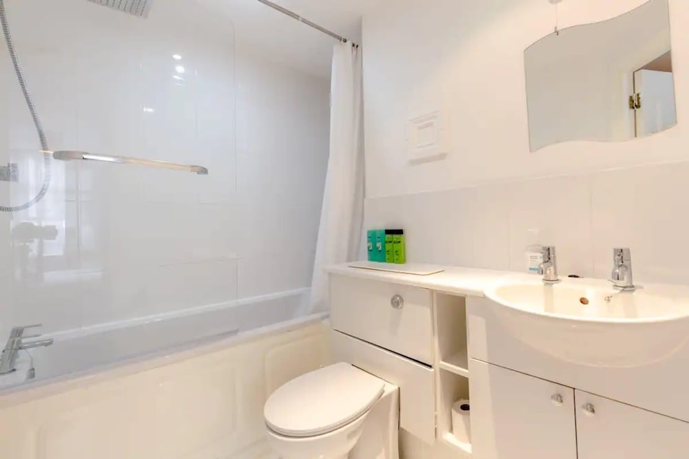 Stunning 2 Bedroom Apartment in the Heart of Westminster