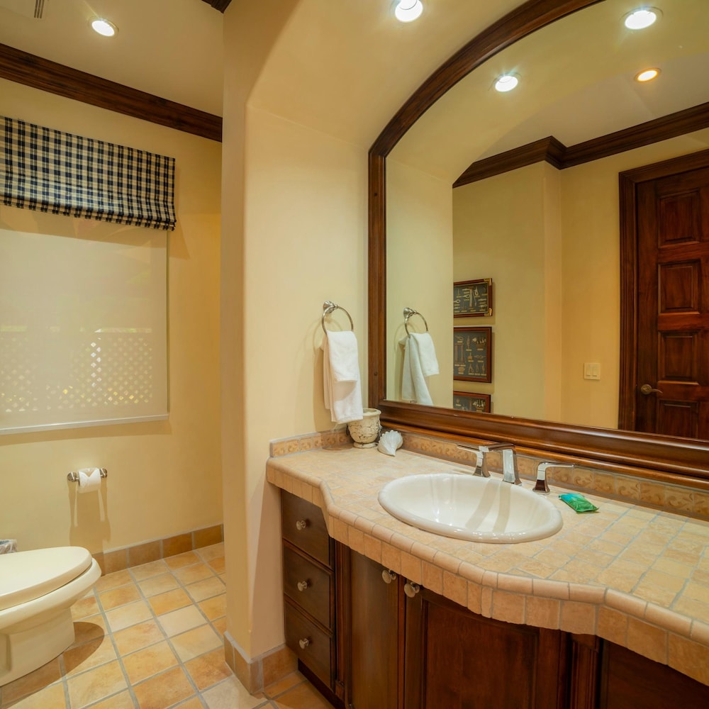 Marbella 2F - 3 Bedr 3 1 2 Bath