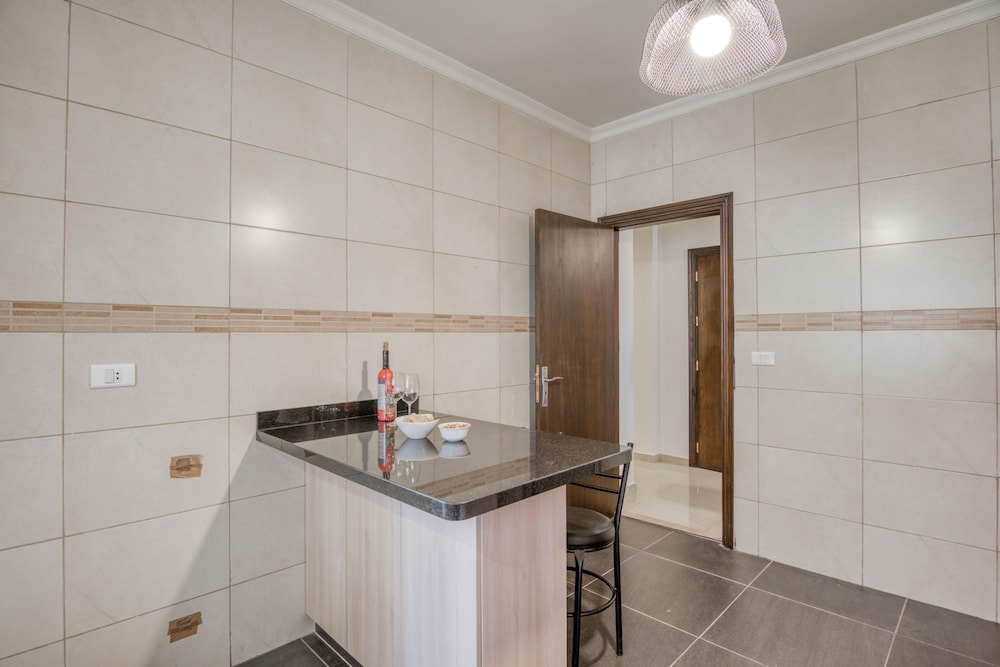 Vinyl 3-Bedroom Apartment in Zouk Mikael